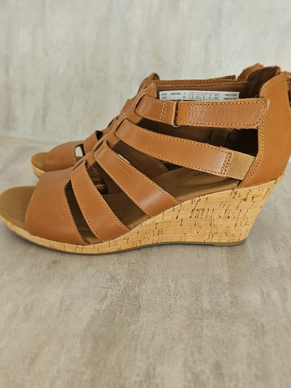ROCKPORT Women's Cognac Brown Leather Wedge Sandals Size 9 Wide Strappy Back Zip - Picture 3 of 16